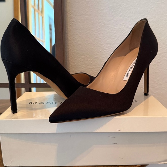 Manolo Blahnik Classic Black Satin Heels Size 40 - (US Size 10) - Picture 3 of 10